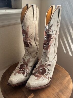 Shyanne Cream Lace-Up Western Boots with Brown Floral Embroidery